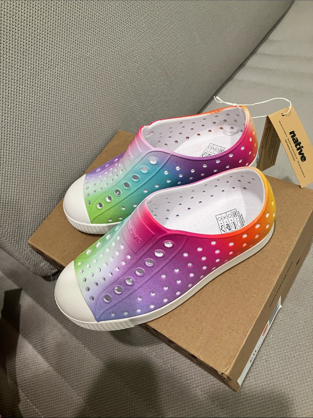 NEW IN BOX NATIVE Kids Rainbow Gradient Slip-On Shoes - Multi SIZE C11 - Picture 4 of 12